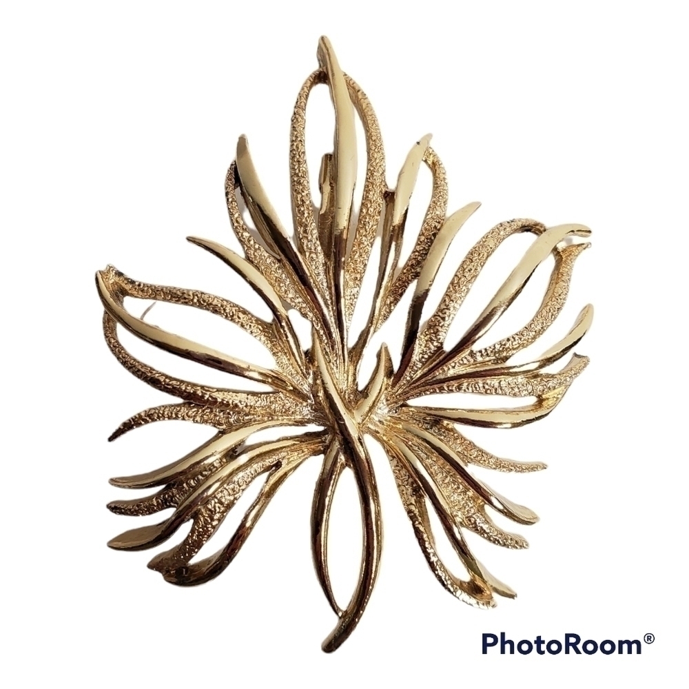 Vintage Gold Tone Large Feathered Leaf Brooch